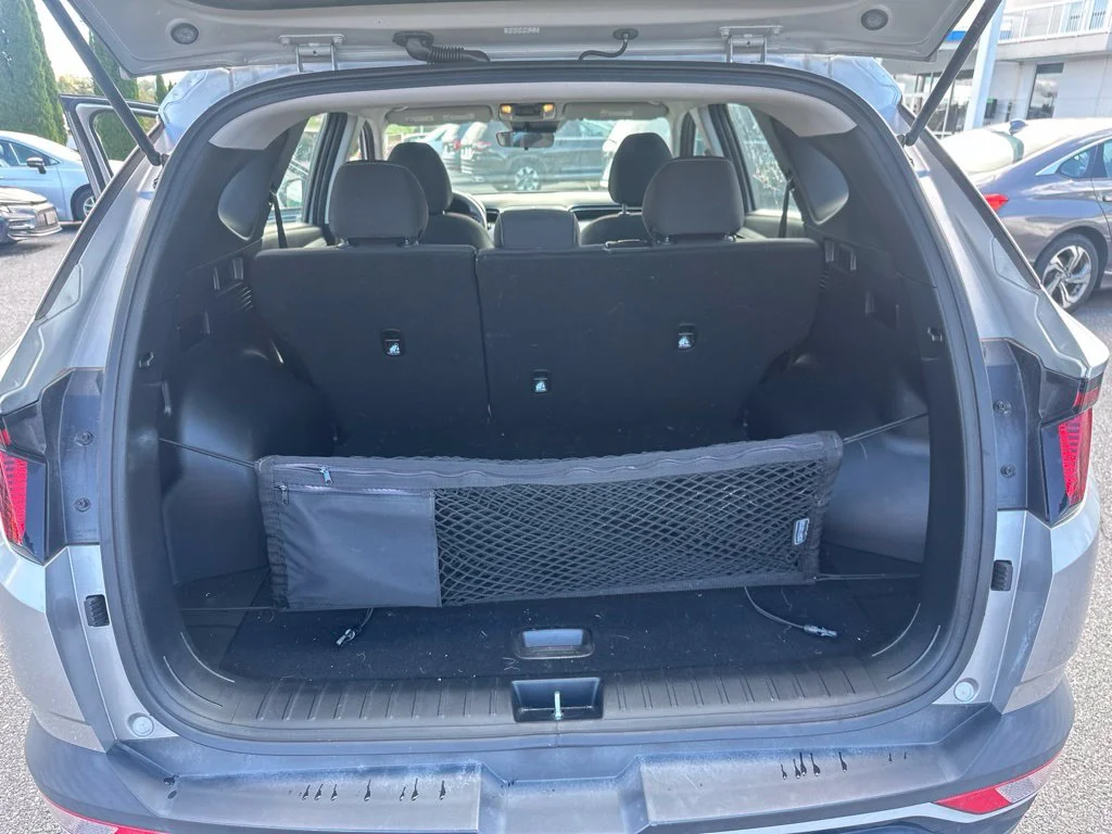 Used 2022 Silver Hyundai SE image 11