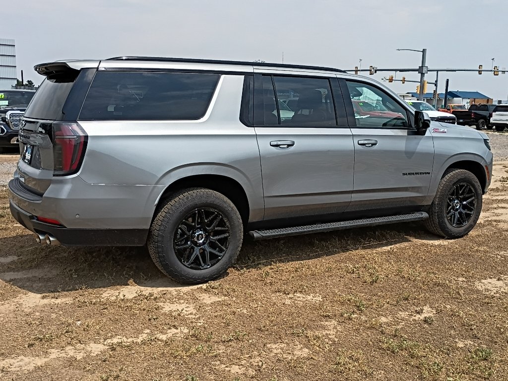 Used 2025 Gray Chevrolet Z71 image 6