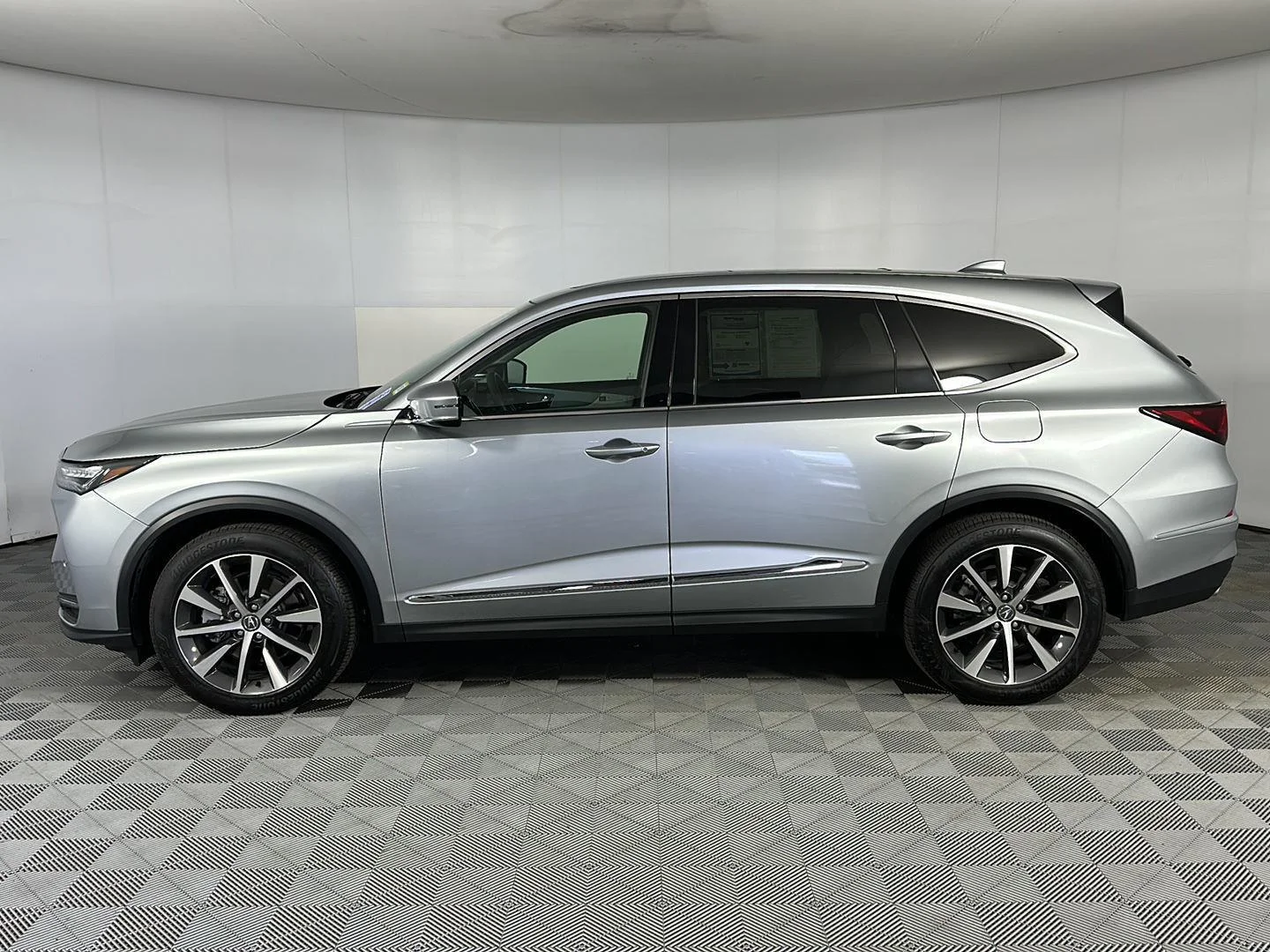Used 2026 Solar Silver Metallic Acura SH-AWD w/Tech image 5