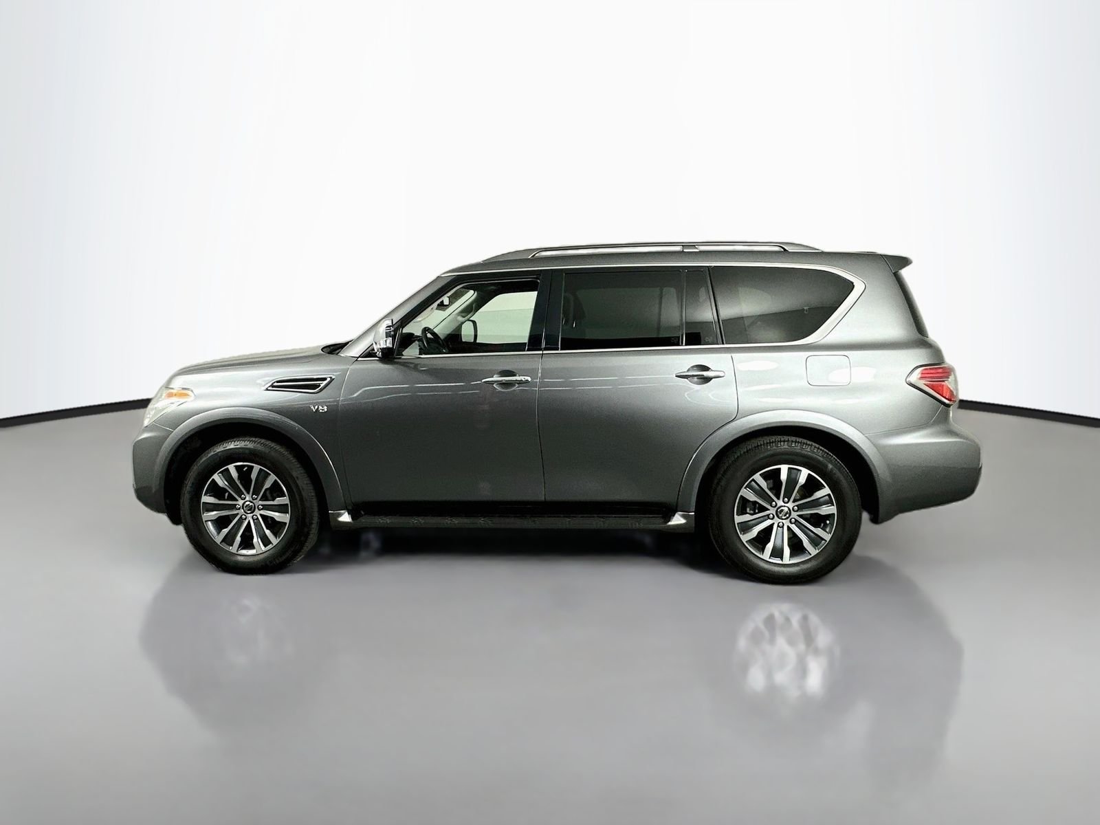 Used 2019 Gun Metallic Nissan SL image 4