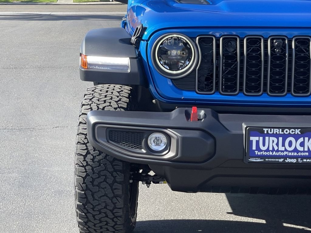 New 2026 Hydro Blue Pearl-Coat Exterior Paint Jeep Rubicon image 5