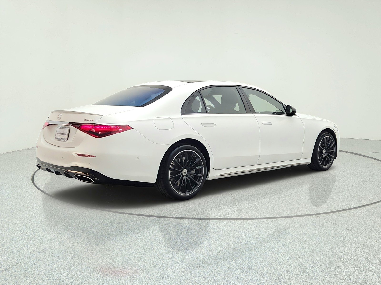 Certified Used 2025 MANUFAKTUR Moonlight White Magno Mercedes-Benz S 580 4MATIC® Sedan image 5
