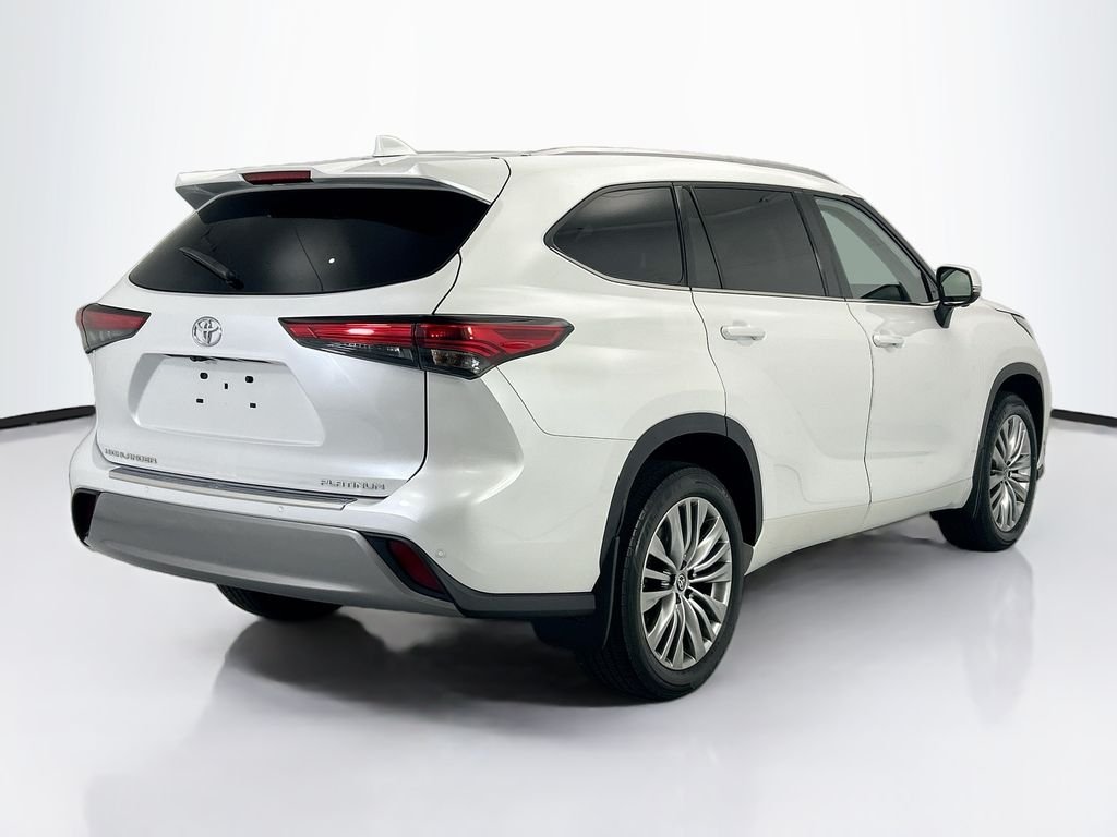 Used 2023 Pearl Toyota Platinum image 5