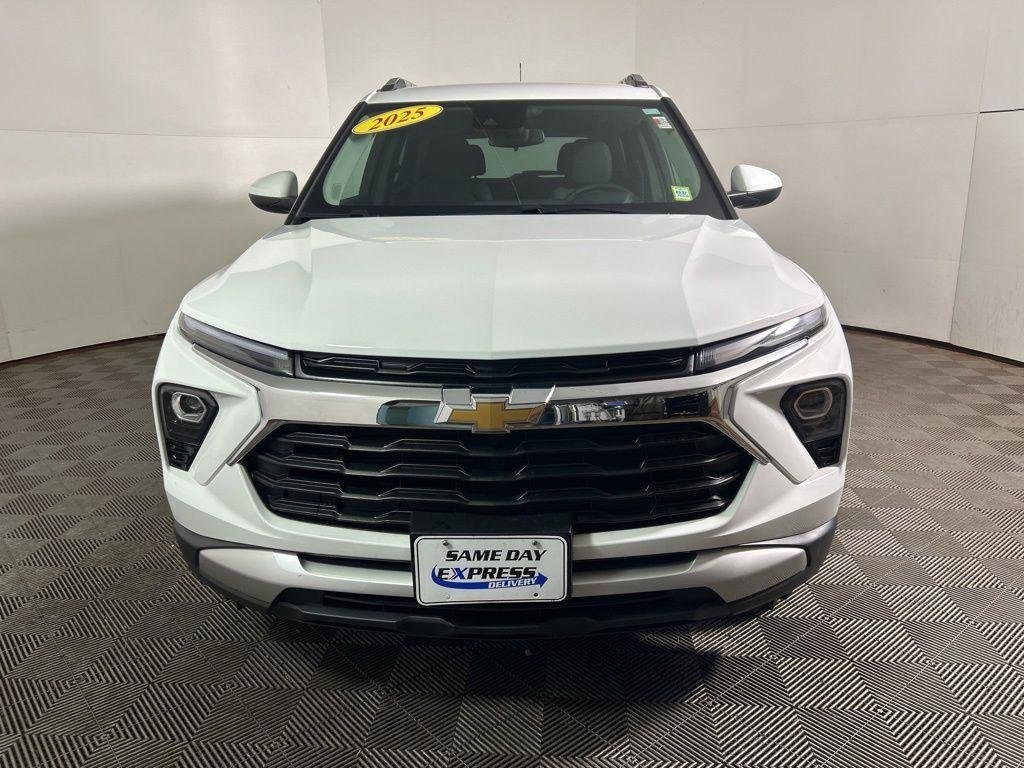 Used 2025 Summit White Chevrolet LT image 12