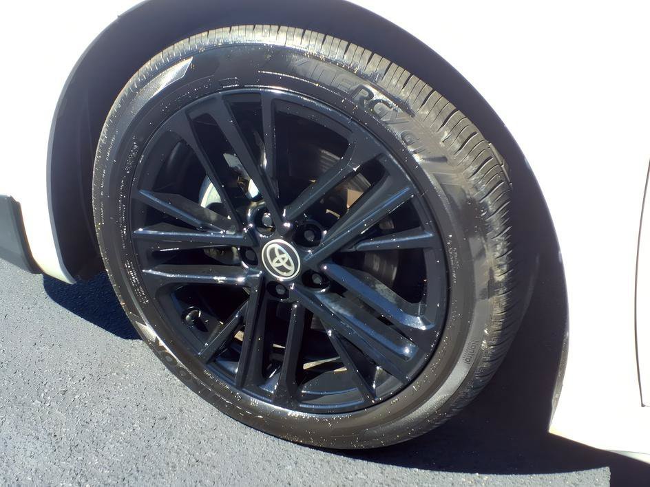 Used 2025 Ice Cap Toyota SE image 9