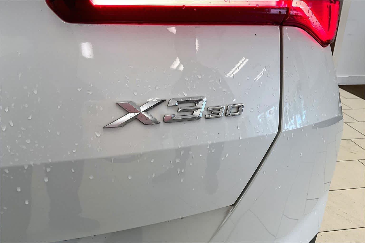 Used 2025 Mineral White Metallic BMW 30 xDrive image 9