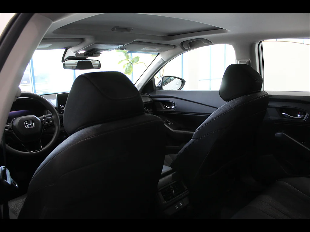 Certified Used 2025 Platinum White Pearl Honda SE image 16