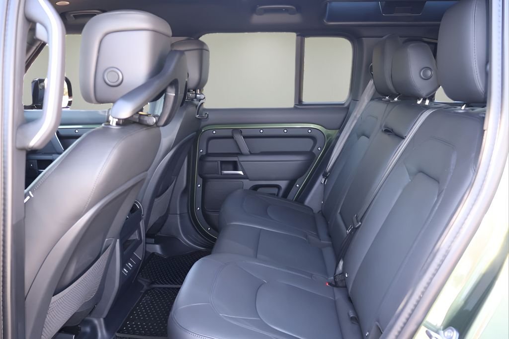 New 2026 Woolstone Green Land Rover X-Dynamic SE image 12