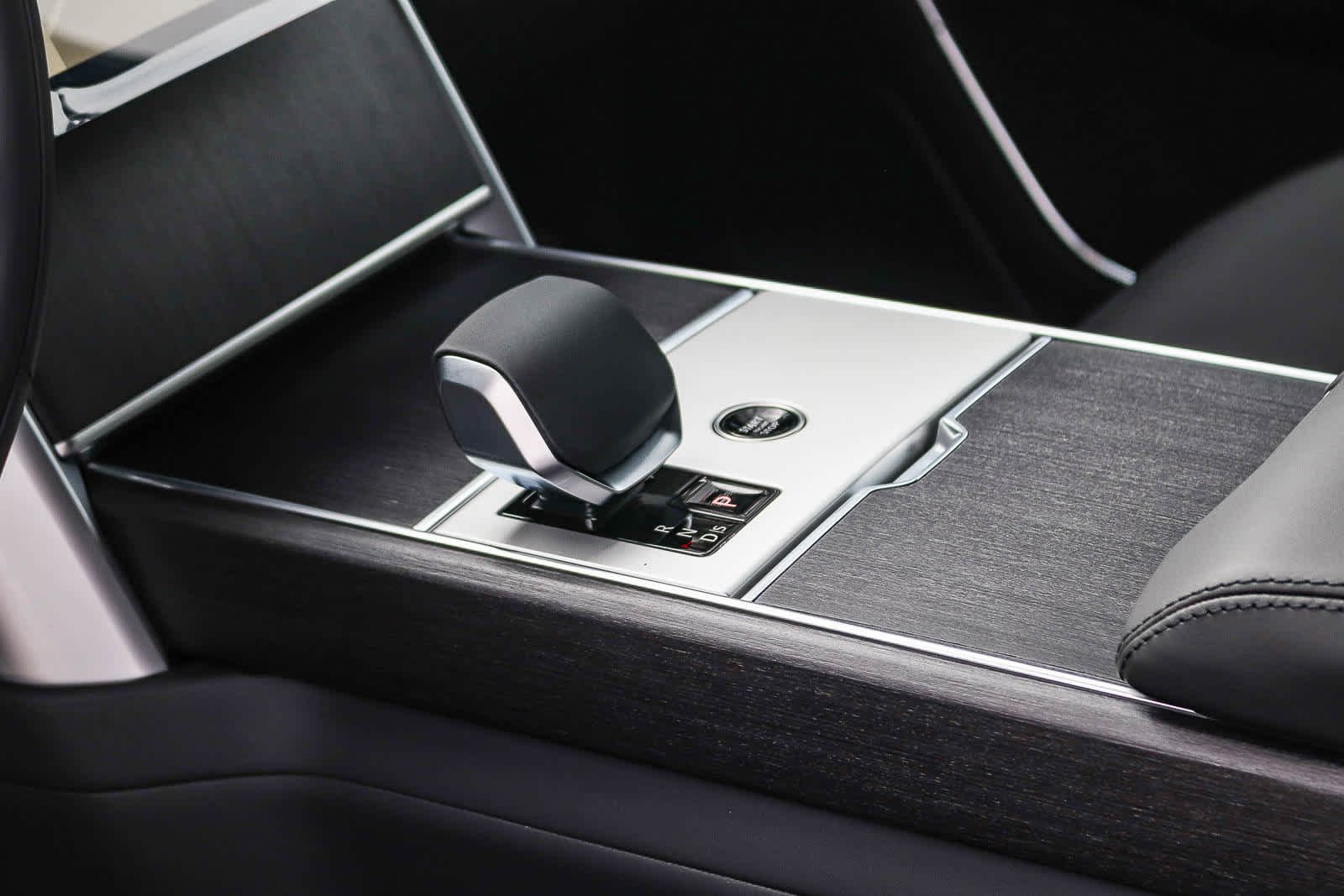 New 2026 Santorini Black Land Rover SE image 21