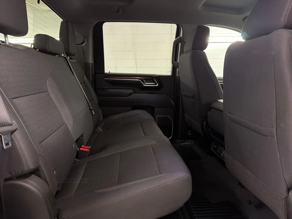 Used 2025 White Chevrolet LT image 30
