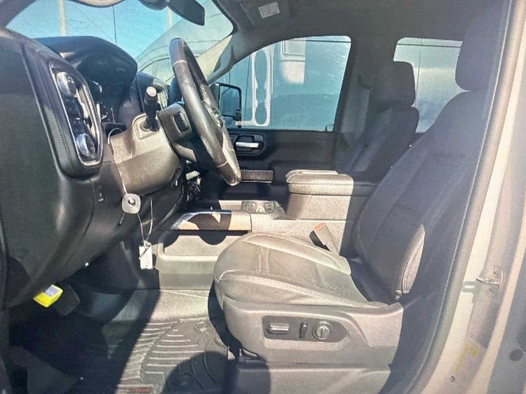 Used 2021 White GMC Denali image 6