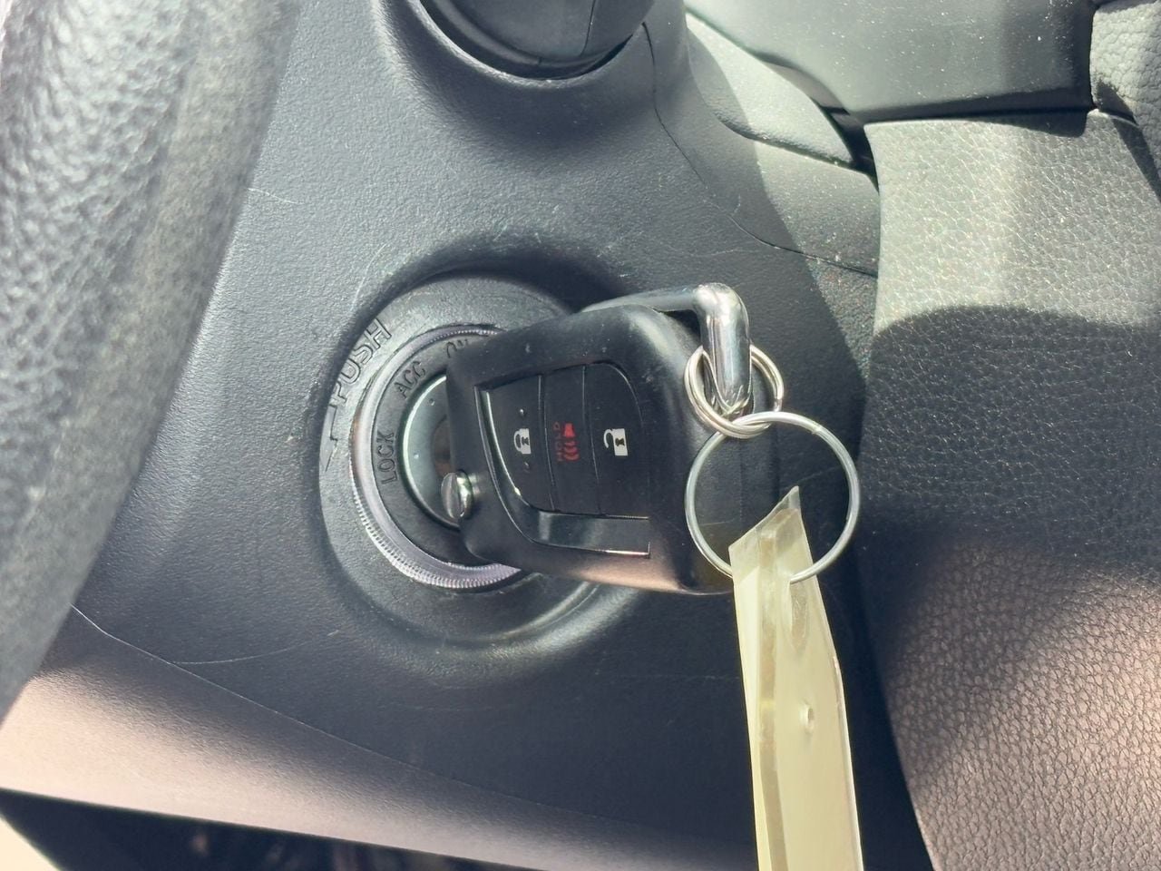 2025 Toyota RAV4 LE - Photo 22