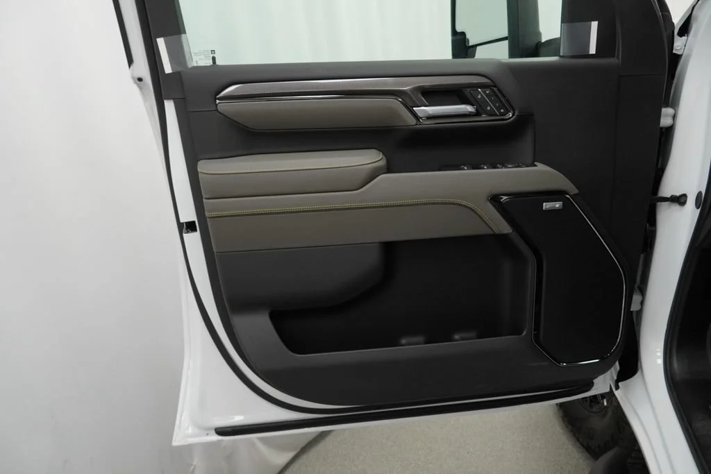 New 2026 Summit White Chevrolet ZR2 image 30