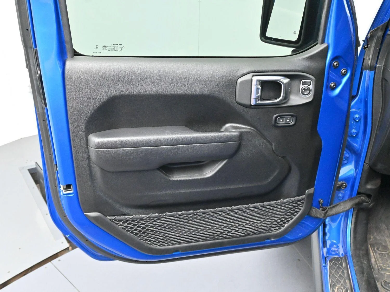 Used 2023 Hydro Blue Pearlcoat Jeep Sport S image 9