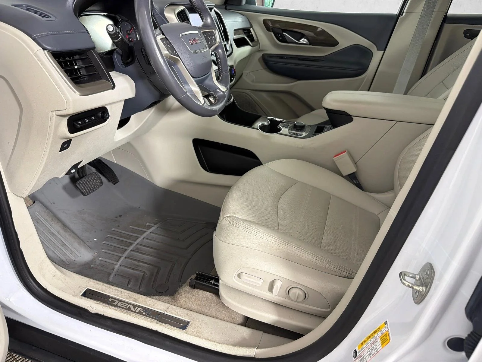 Used 2022 Black GMC Denali image 11
