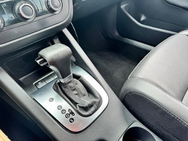 Used 2010 Silver Volkswagen Limited image 22