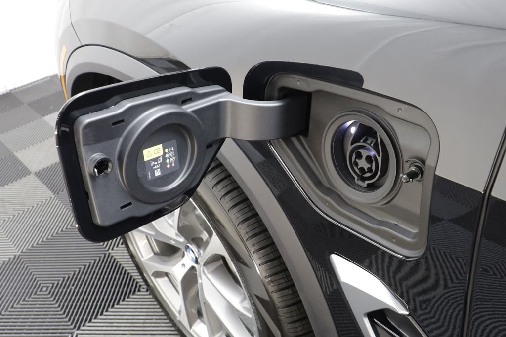 New 2026 Black Sapphire Metallic BMW xDrive50e image 17