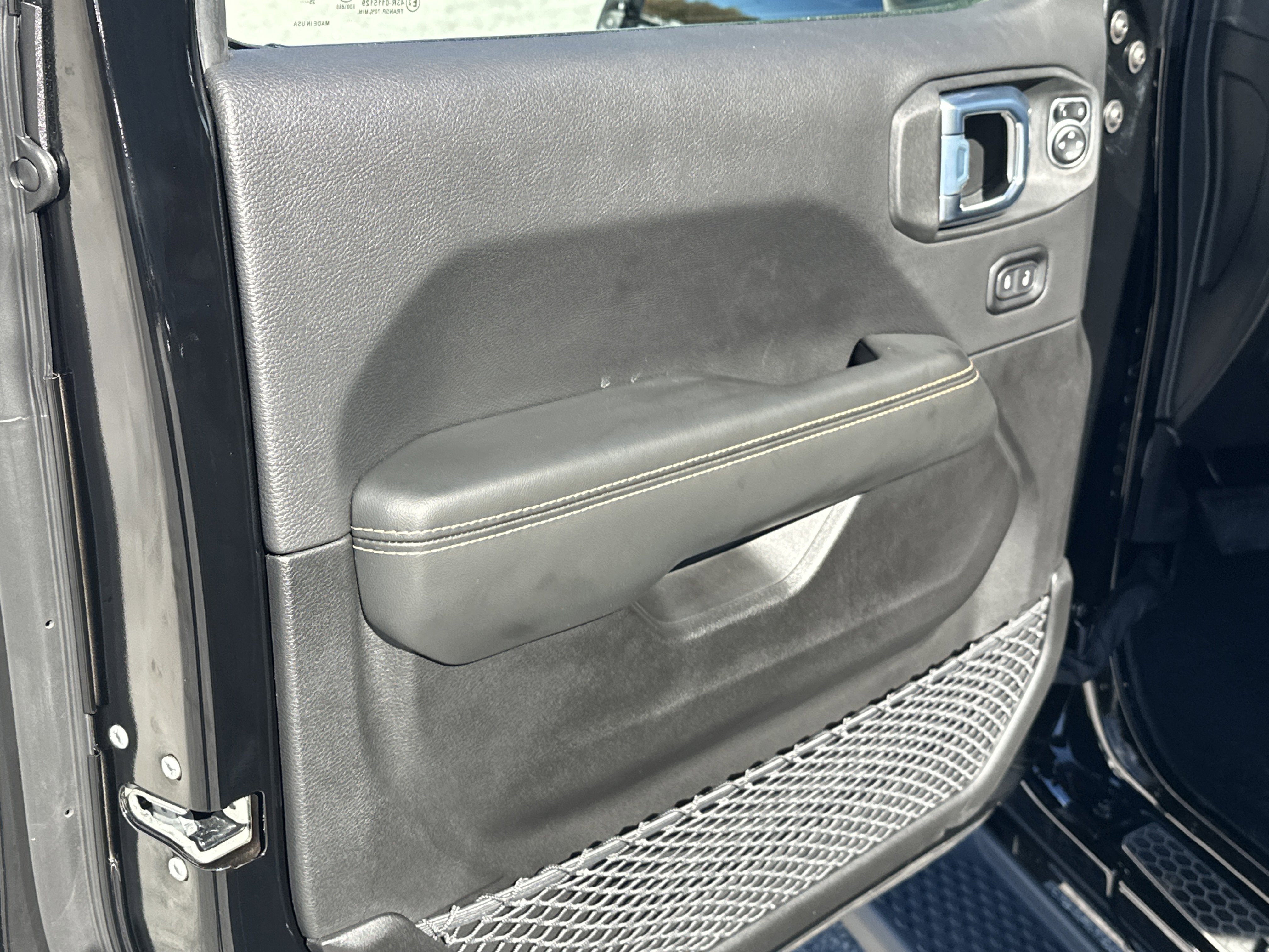 New 2026 Black Clear-Coat Exterior Paint Jeep Sahara image 11
