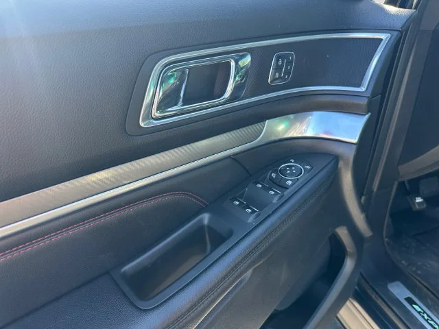 Used 2017 Gray Ford Sport image 10