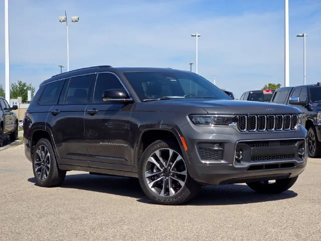 Used 2021 Baltic Gray Metallic Clearcoat Jeep Overland image 2