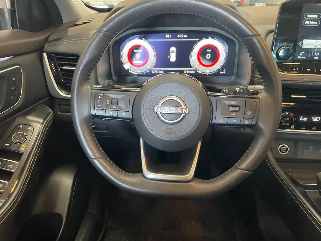 Used 2023 Blue Nissan Platinum image 13