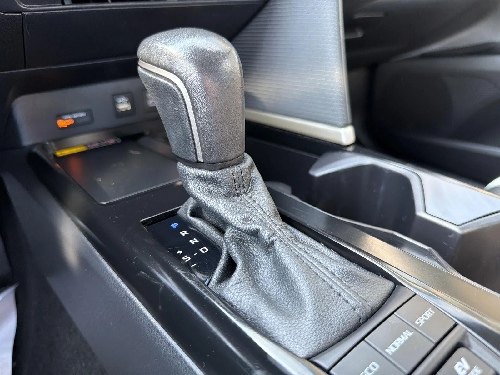 Used 2025 Underground Toyota LE image 27