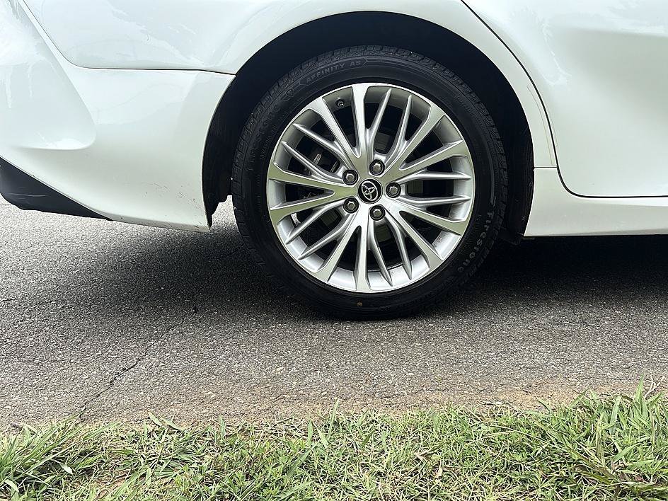Used 2018 Wind Chill Pearl Toyota XLE image 12