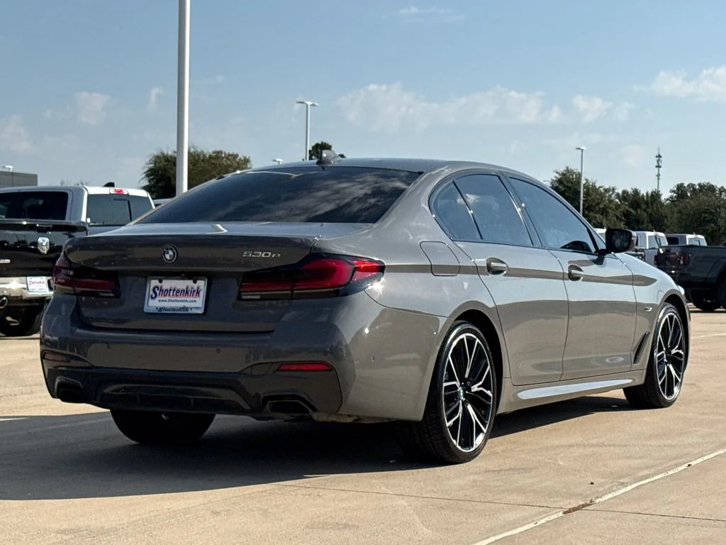 Used 2022 Gray BMW 530e iPerformance image 9