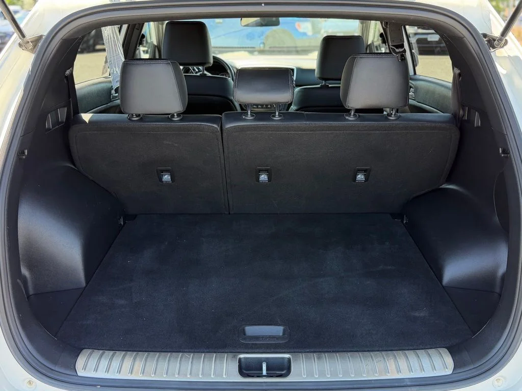 Used 2020 White Kia S image 5