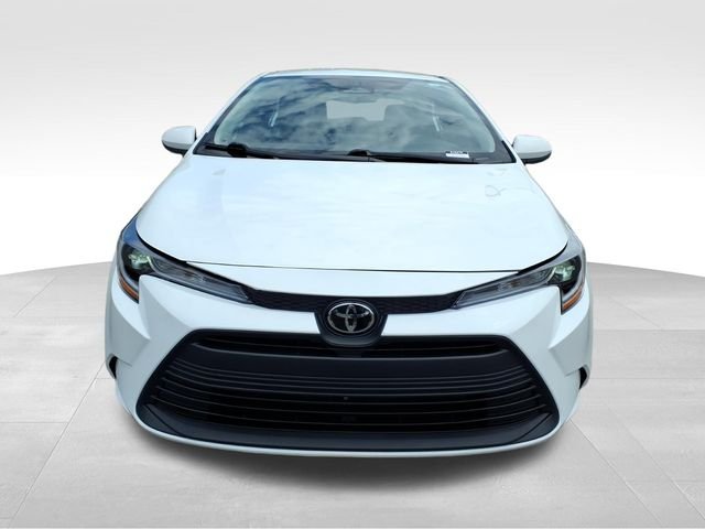 Used 2025 White Toyota LE image 14