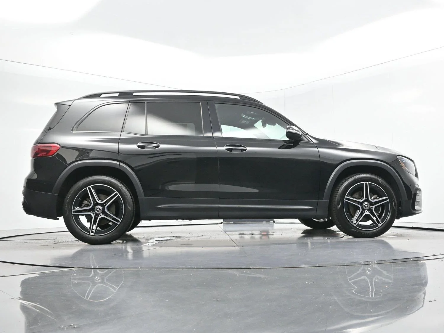 Used 2024 Black Mercedes-Benz GLB 250 image 50