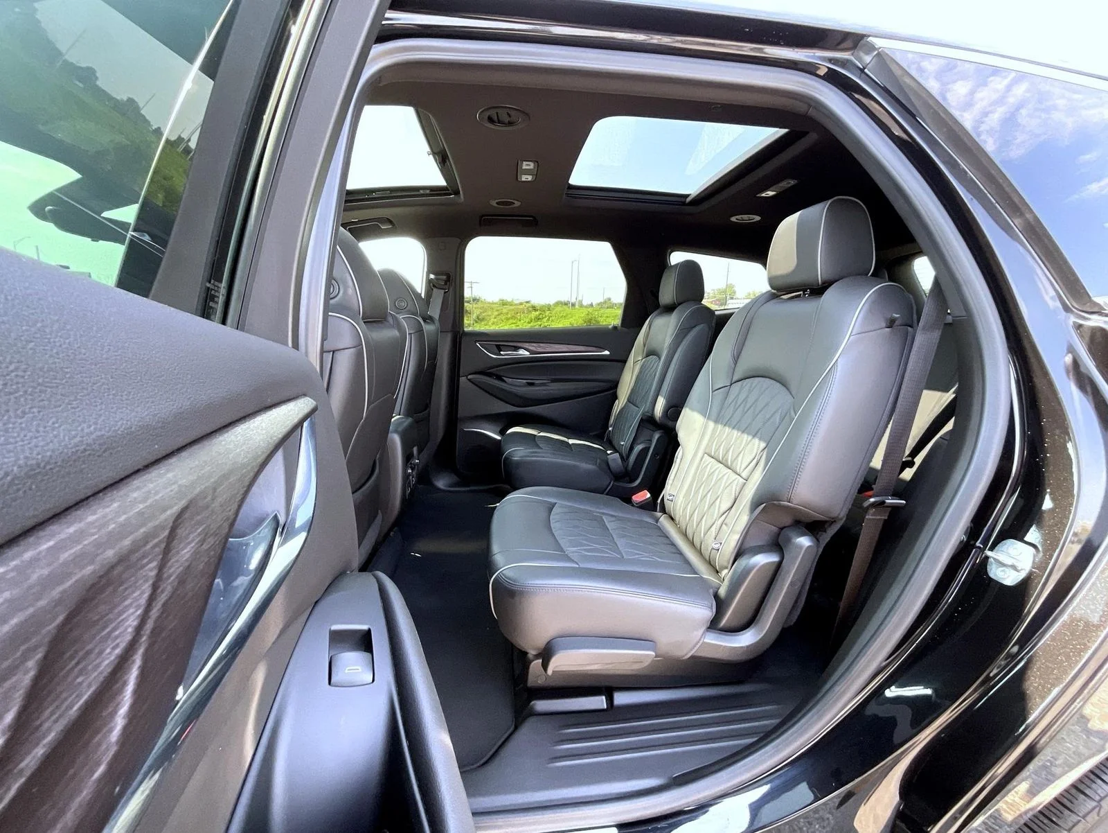 Used 2023 Black Buick Avenir image 19