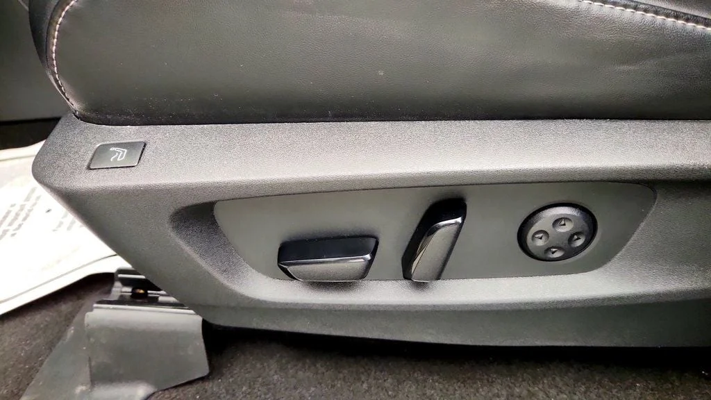 Used 2024 Majestic White INFINITI SENSORY AWD w/ Vision Package & Head-Up Display image 11