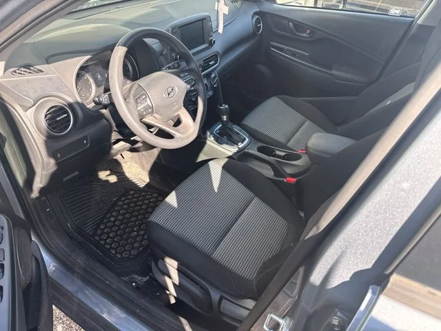 Used 2018 Silver Hyundai SE image 9