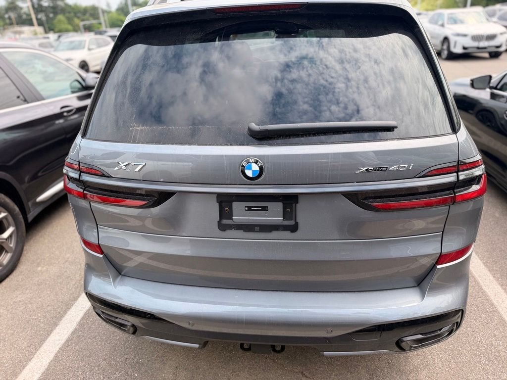 Used 2026 Skyscraper Grey Metallic BMW xDrive40i image 4