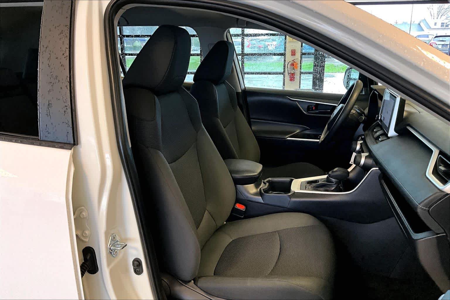 Used 2025 Ice Toyota LE image 8