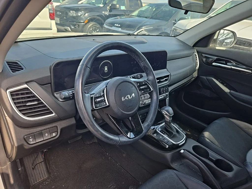 Used 2024 White Kia EX image 11