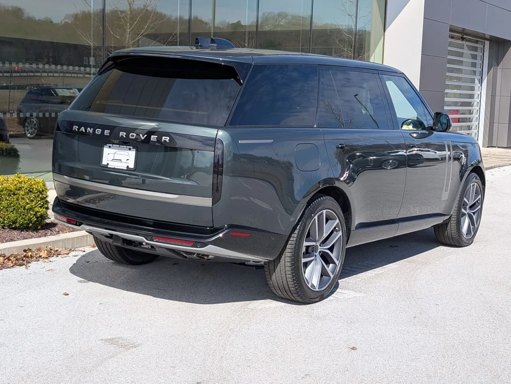 New 2026 Belgravia Green Land Rover SE image 8