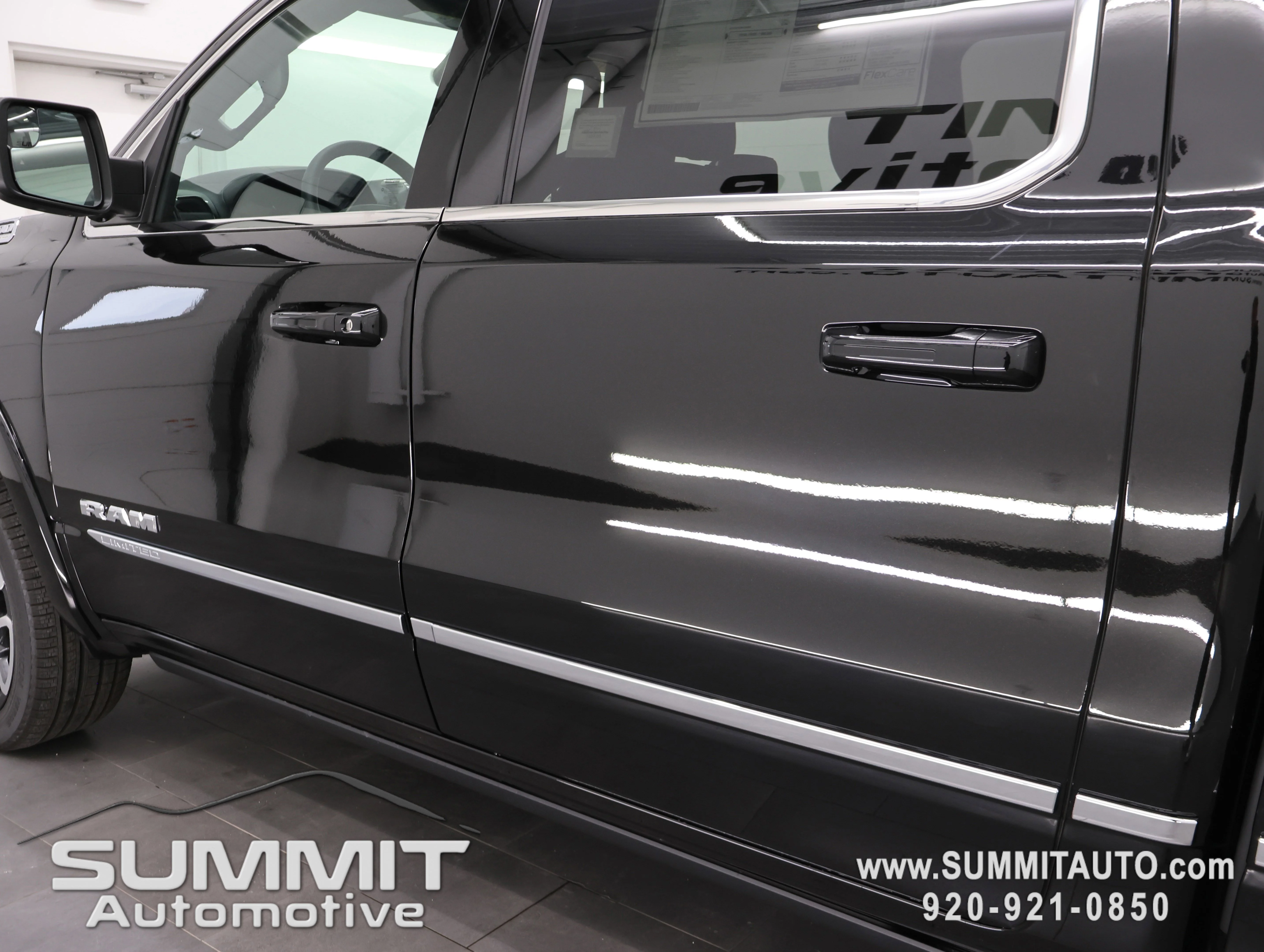 New 2026 Diamond Black Crystal Pearl-Coat Exterior Paint RAM Limited image 39