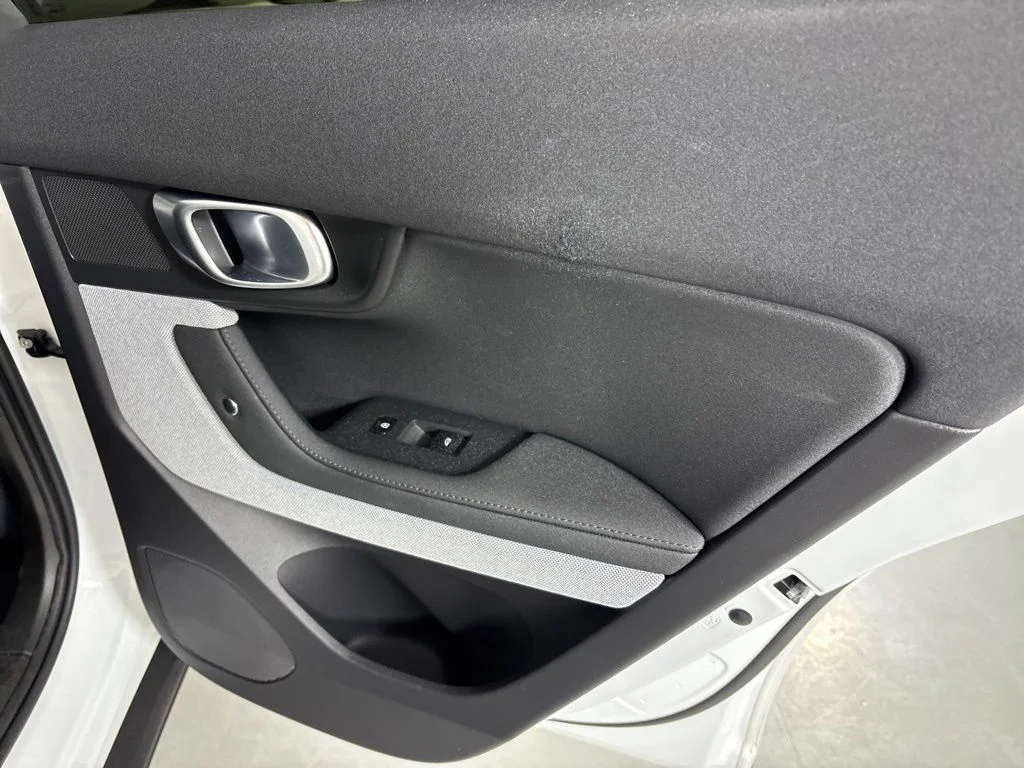 Used 2023 White Polestar Long Range Dual Motor image 19