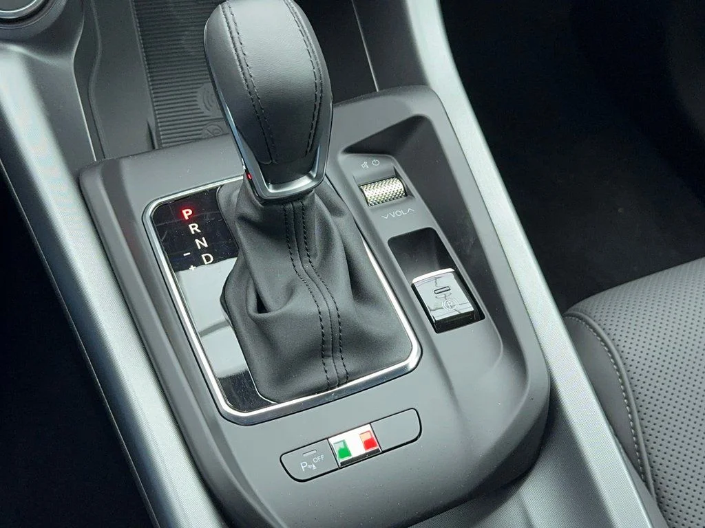 New 2025 Blue Alfa Romeo Base image 30
