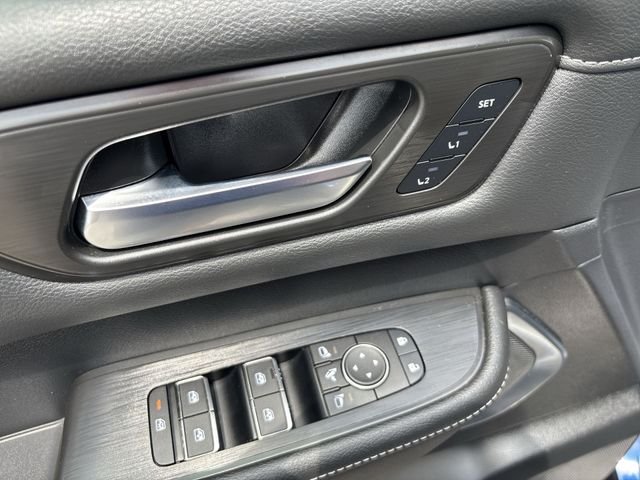 Used 2025 Blue Nissan Platinum image 13