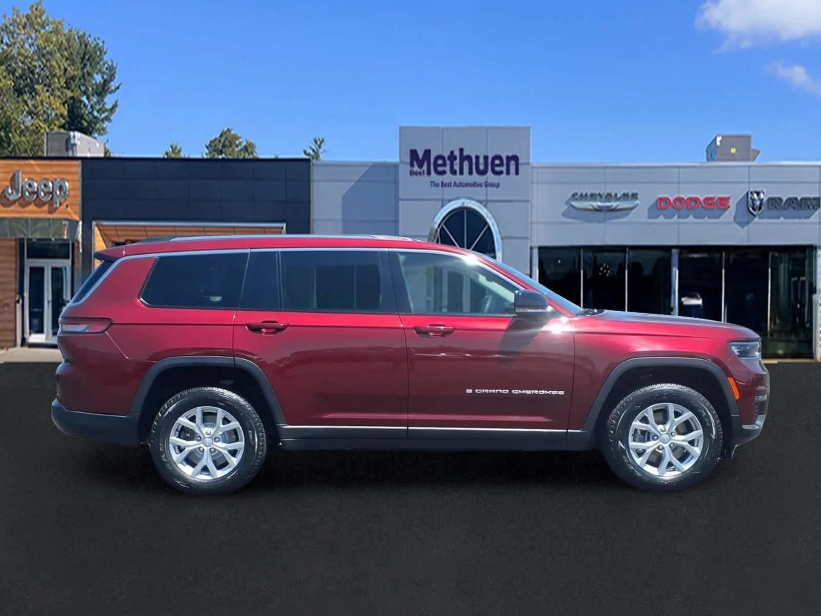 Used 2023 Velvet Red Pearlcoat Jeep Limited image 2