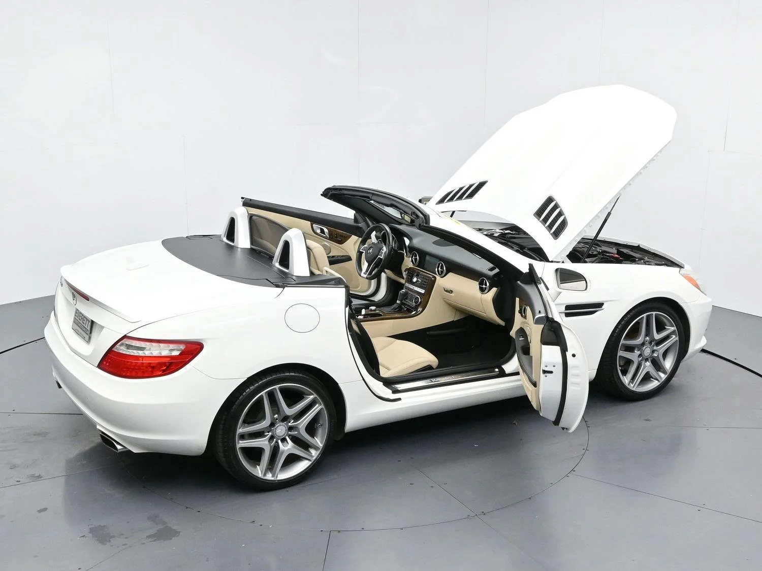 Used 2015 White Mercedes-Benz SLK 250 image 35