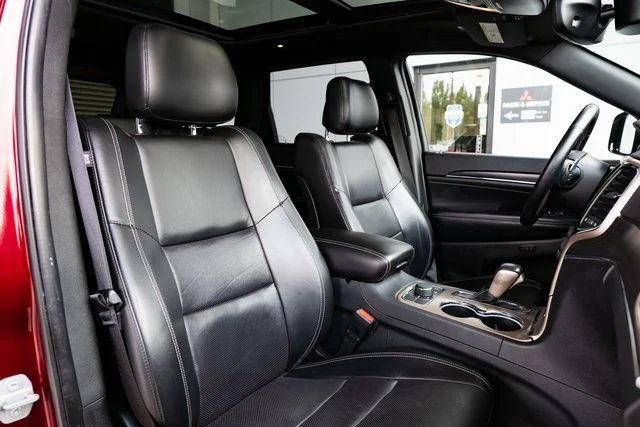 Used 2017 Red Jeep Limited image 27