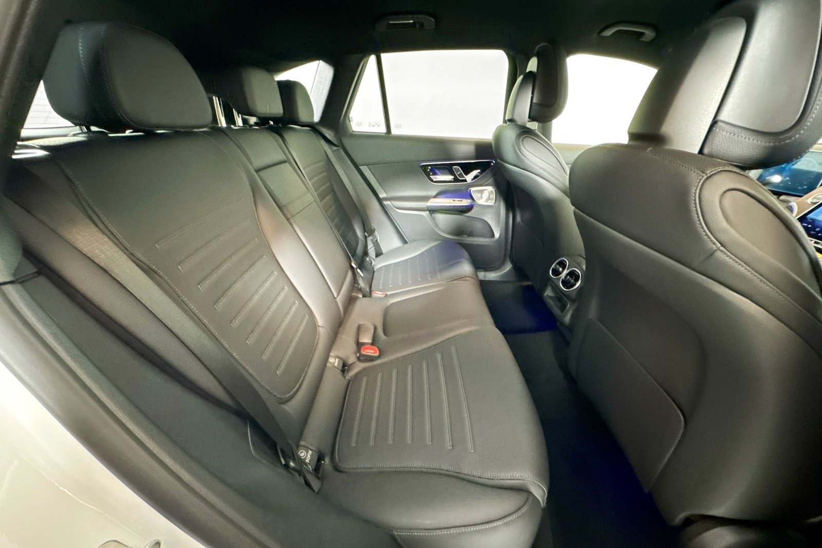 New 2026 Polar White Mercedes-Benz GLC 300 image 24