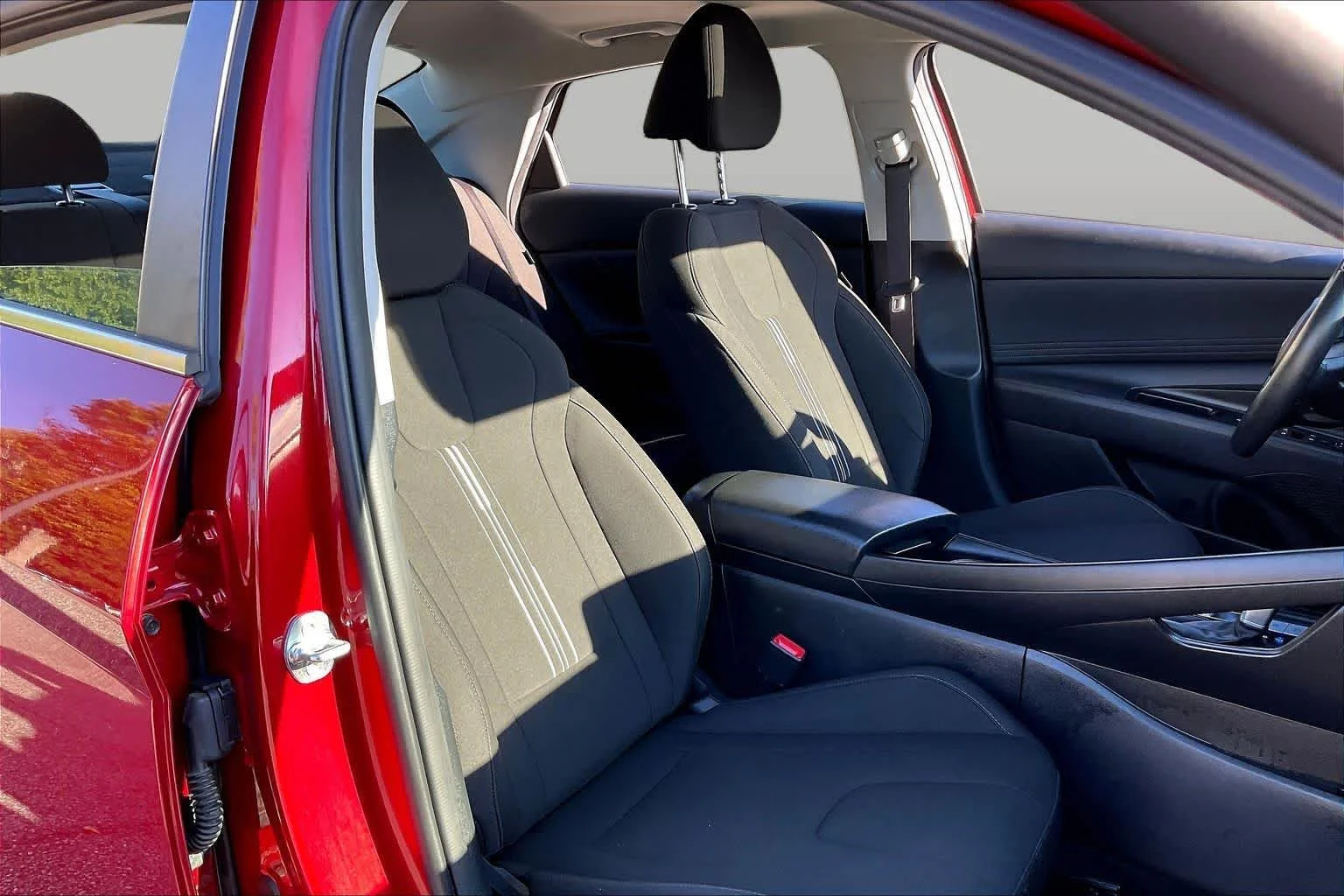 Used 2025 Ultimate Red Hyundai SEL Convenience image 9