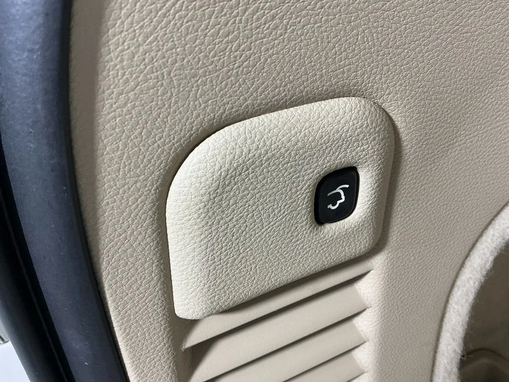Certified Used 2020 White Jeep Overland image 13