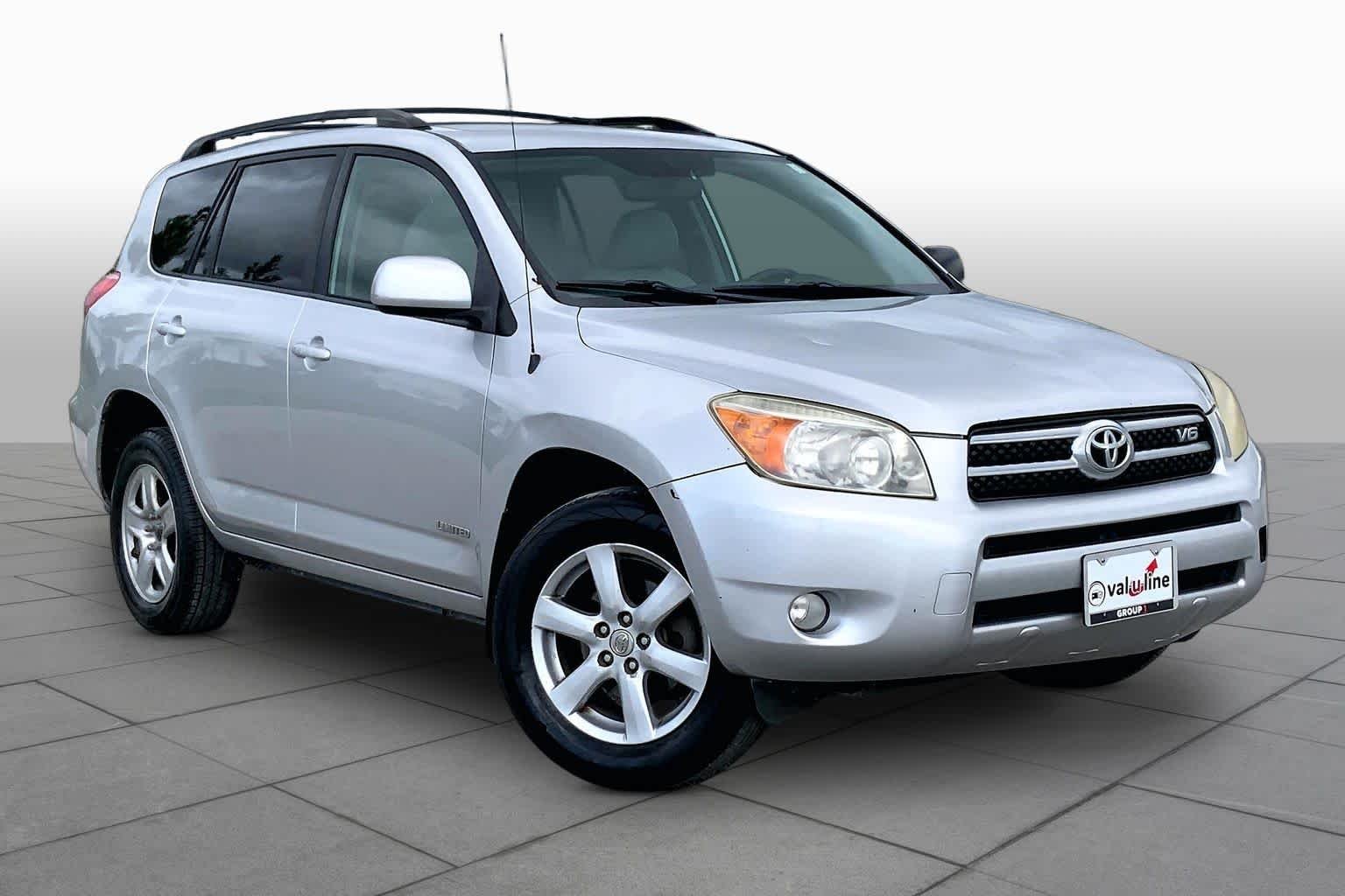 Used 2007 Classic Silver Metallic Toyota Limited image 2