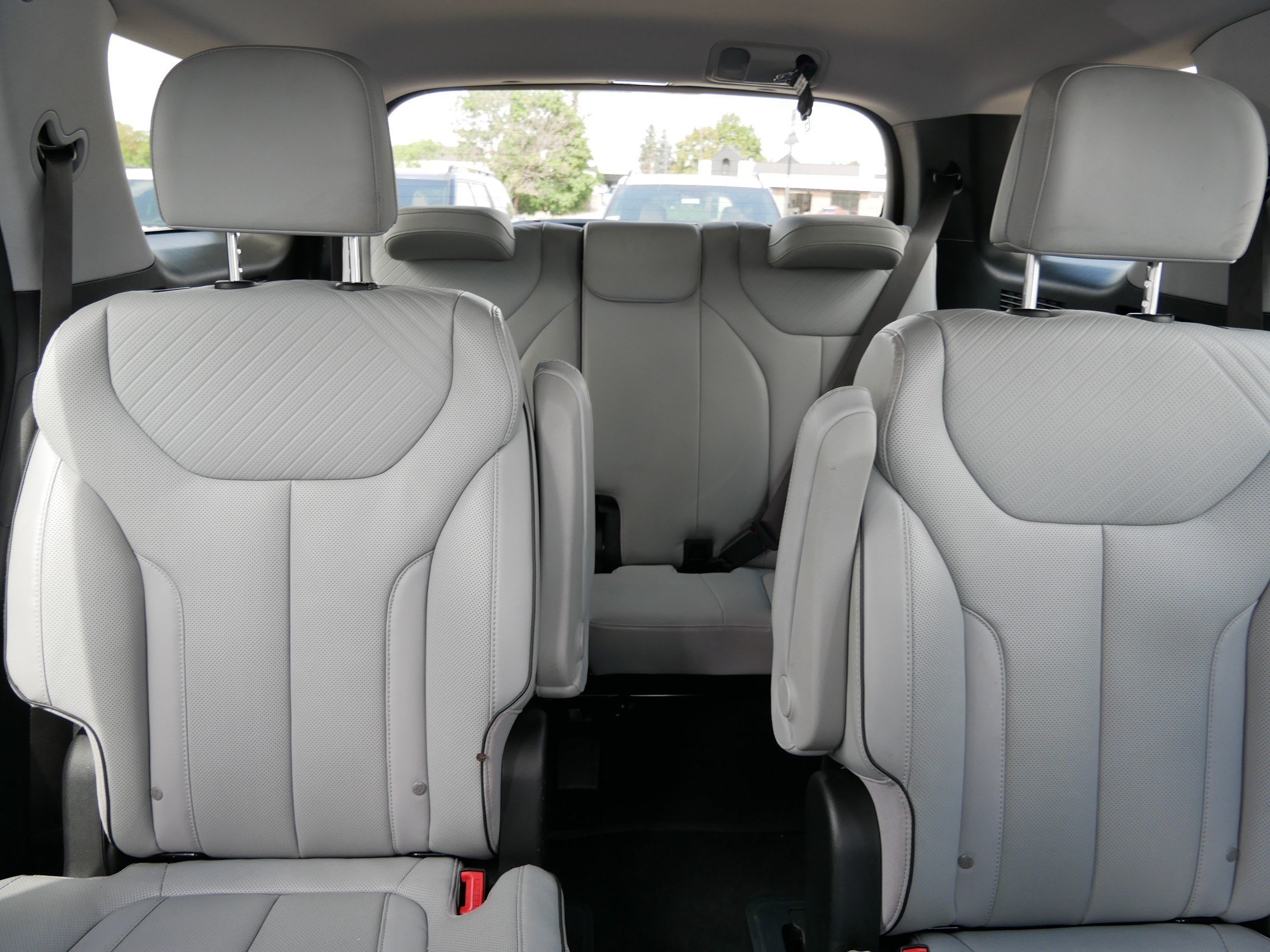 Used 2024 Typhoon Silver Hyundai SEL 7P image 13